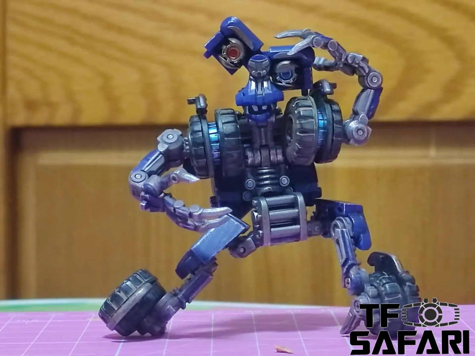 Dr.Wu & Mechanic Studio Movie Collector MC03BD MC-03BD Little Monster ( Wheelie Legends Class fit to SS series Battle Damaged Version) Dr Wu  8cm / 3.15"