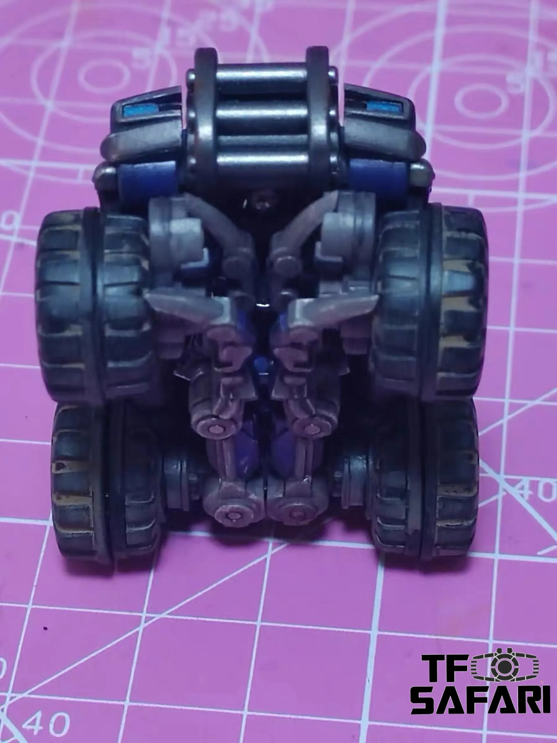 Dr.Wu & Mechanic Studio Movie Collector MC03BD MC-03BD Little Monster ( Wheelie Legends Class fit to SS series Battle Damaged Version) Dr Wu  8cm / 3.15"
